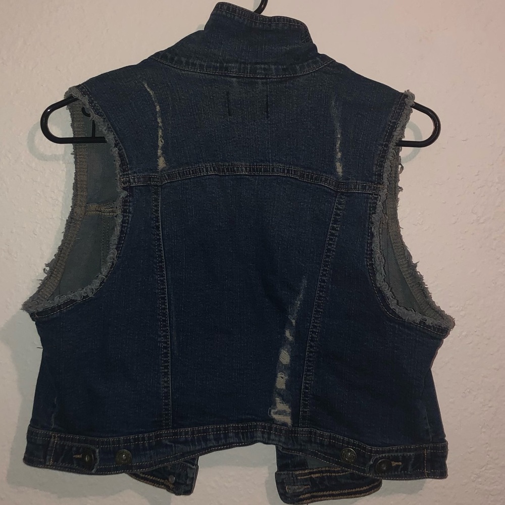 Sleeveless denim overcoat